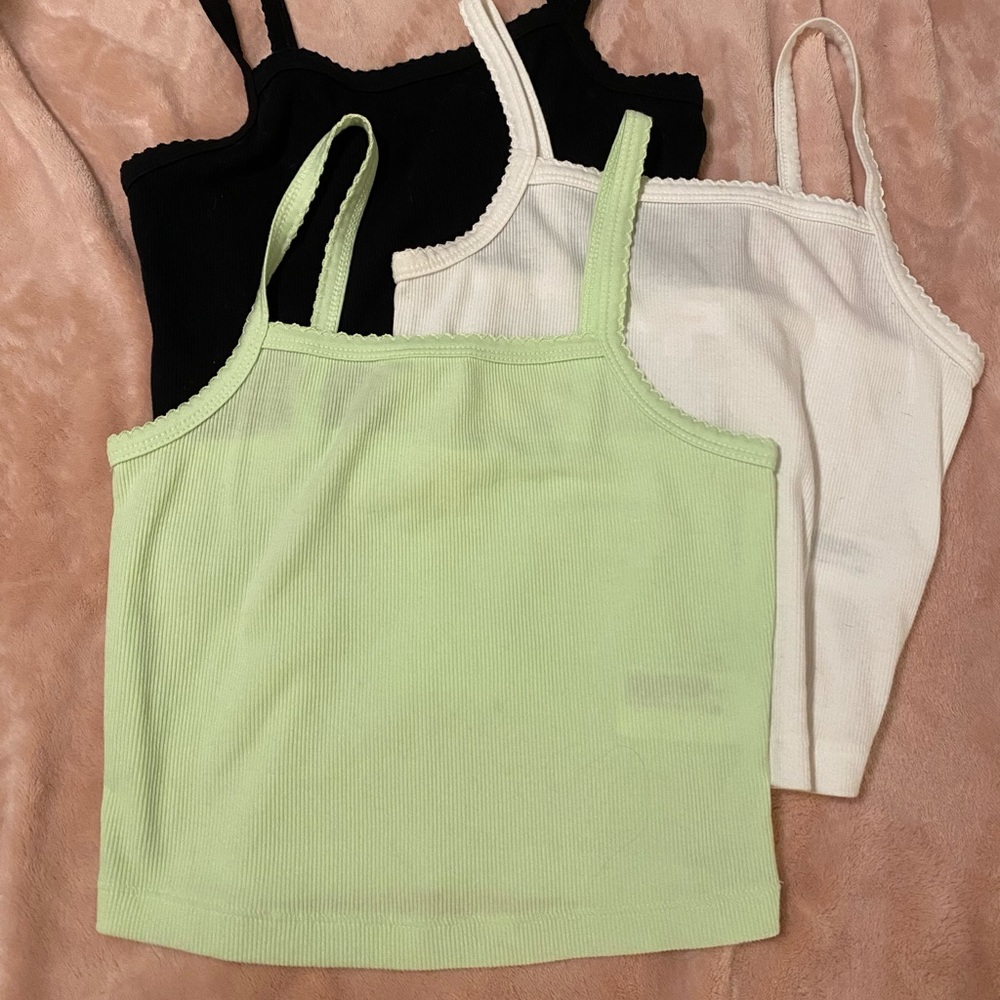 3 Colsie cropped tanks